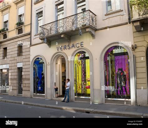 store manager versace montenapoleone milano